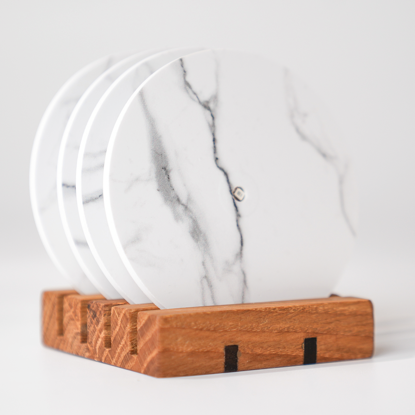 Houten standaard voor 4 onderzetters
